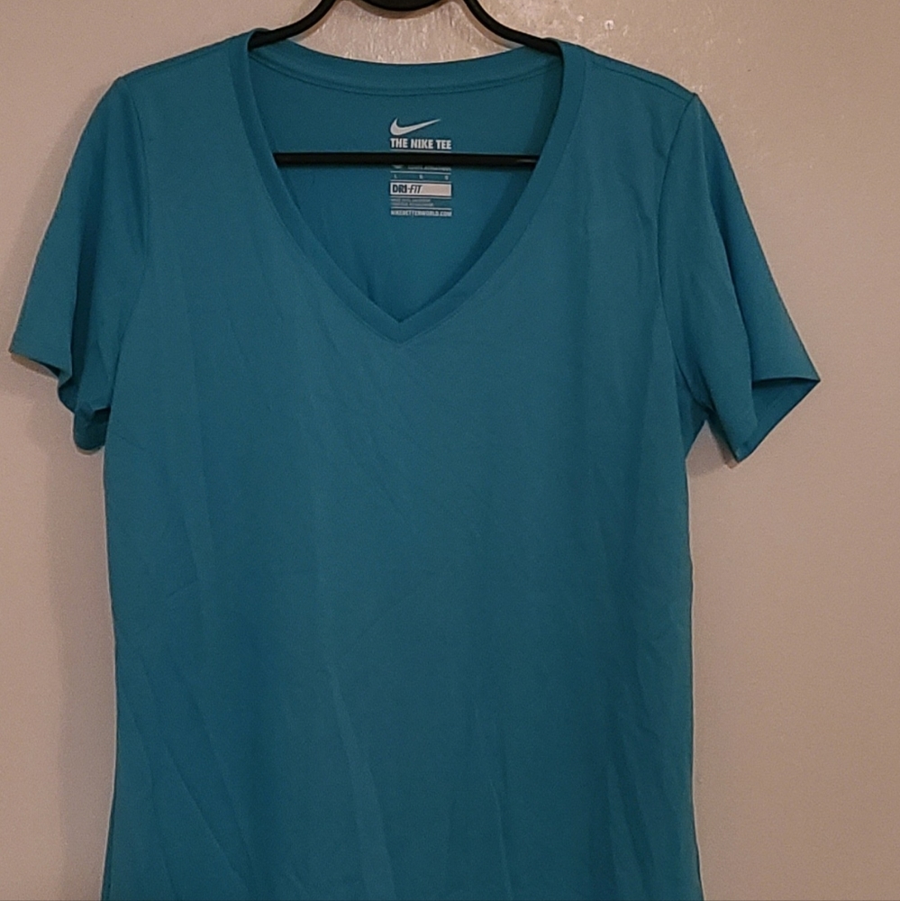 NIKE | Tee Shirt - Athletic Cut, V-neck. Dri-Fit (Lt. Blue) - Large
